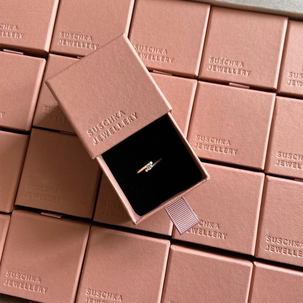 Eco-Friendly Fashion Jewelry Box For Necklace Rings Earings Packaging Luxury Paper Box With Logo Complete Packaging Solution