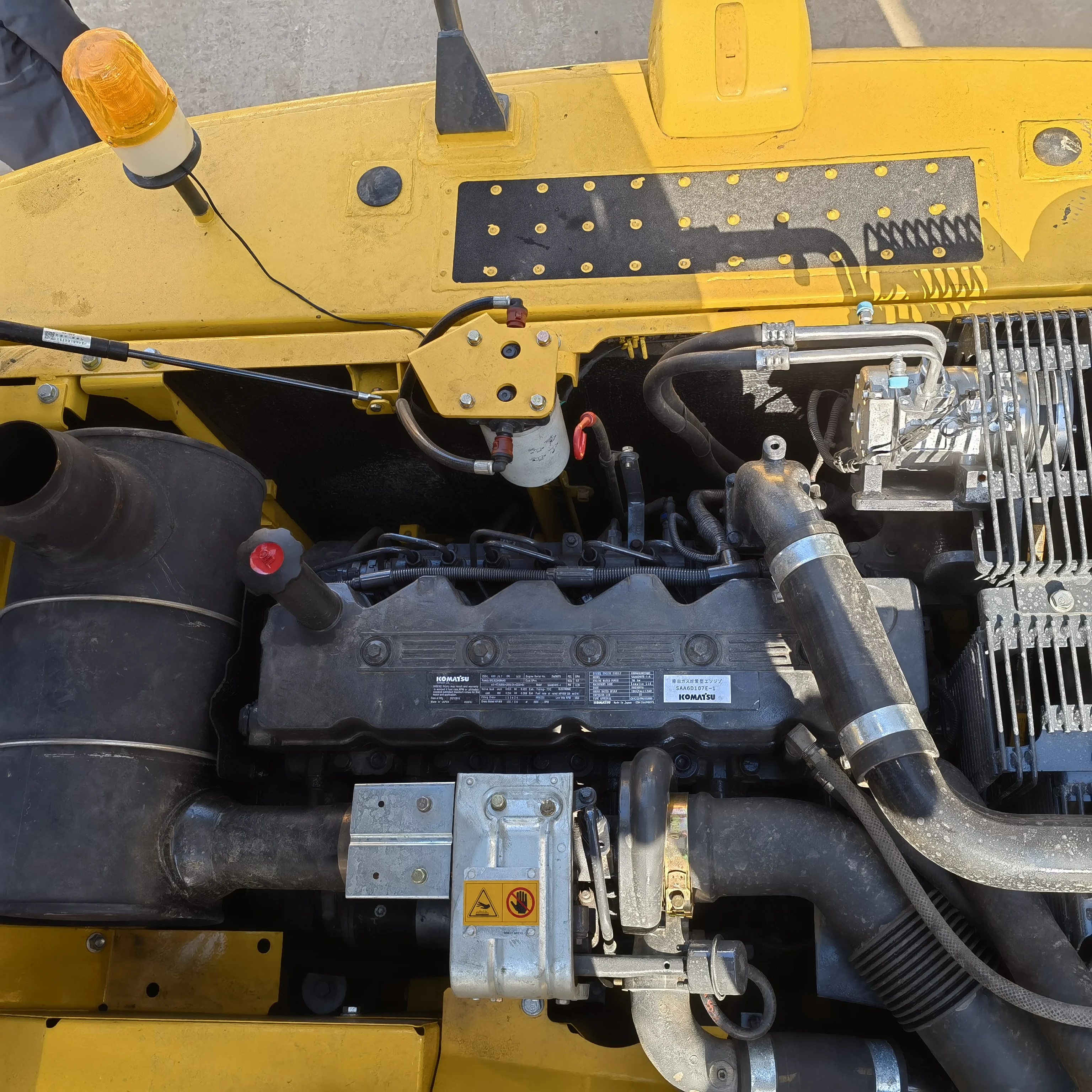 Original Japan Komatsu PC200 PC220-8 Komatsu PC200-6 Komatsu PC240 With High Quality Second Hand Excavator in Shanghai