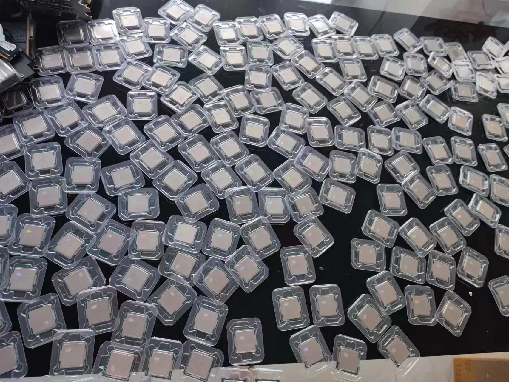 Intel Xeon E5-1660 E5 1660 CPU 3.3GHz  15MB L3 Cache LGA 2011 130W E51660 Server Processor