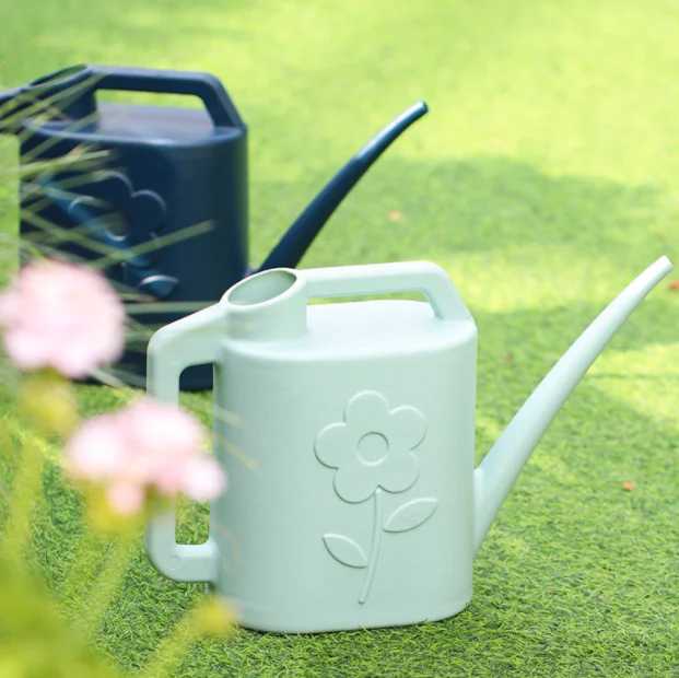 Wholesale watering cans Large capacity household watering kettle 4L watering can