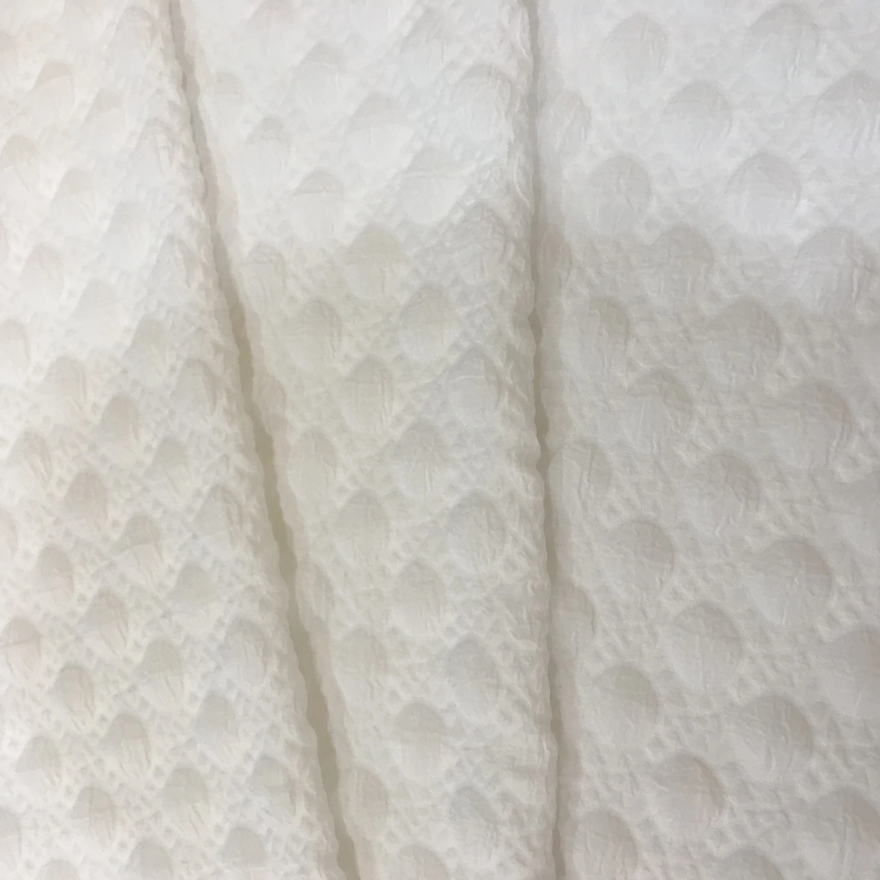 Factory Direct Wholesale 100% Polyester Custom Jacquard Fabrics 3D Bubble Plaid Pattern Embossed Jacquard Dress Fabrics