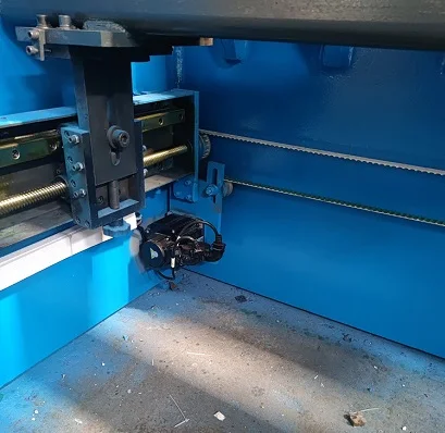 Yosoon Laser CNC 4M 600 Tons Sheet Metal Bending Machine Customized 3 Axis+1