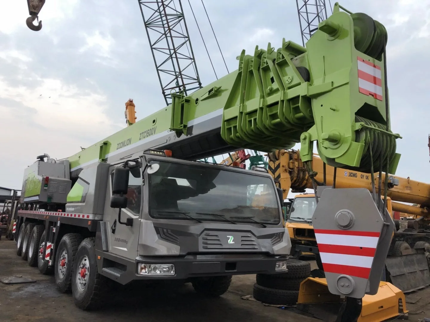 used original Zoomlion ZTC1500V truck crane maximum loading 150 ton