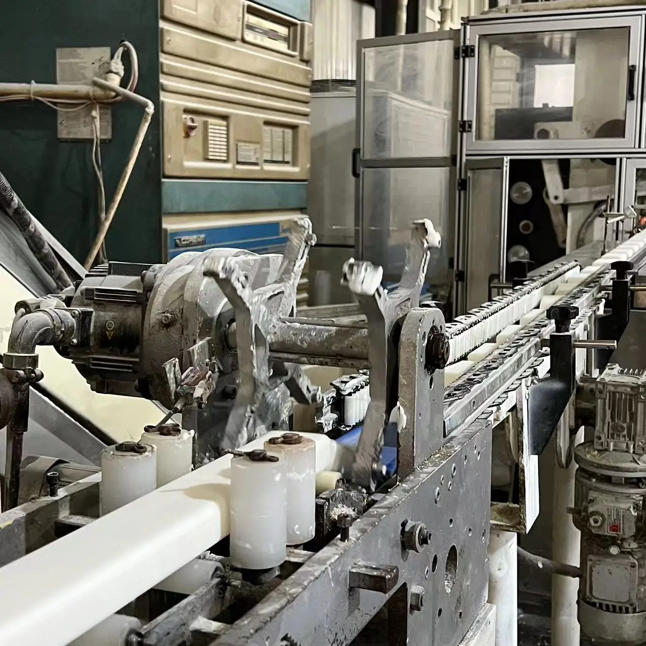 Laundry bar soap with natural ingredients stain remover for home use is the perfect travel companion for destroying fixed stains