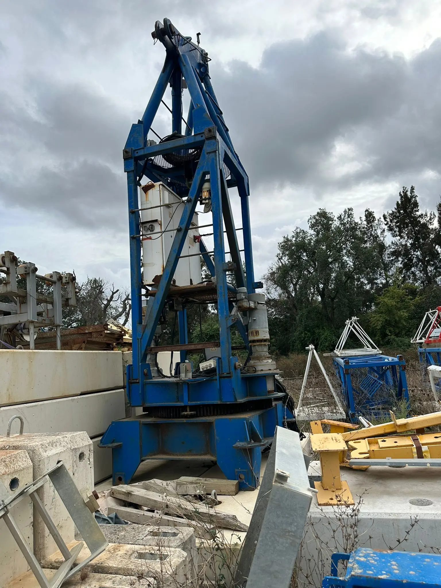 Wholesale High Efficiency Durable Used Tower Crane Truck For Sale Comansa 10Lc140 European 8 Tonne scaffolding for construction