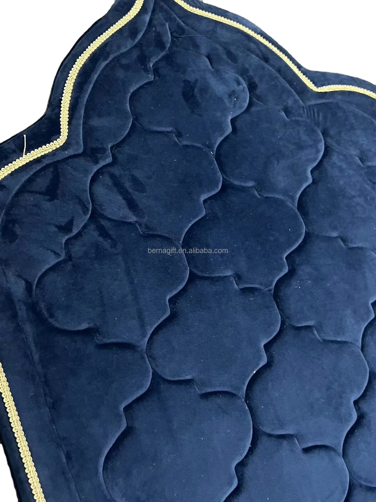 New design Thick  High Quality Soft Velvet Material  embroidery  Pattern Foam  Sejadah Prayer Mat for Muslim
