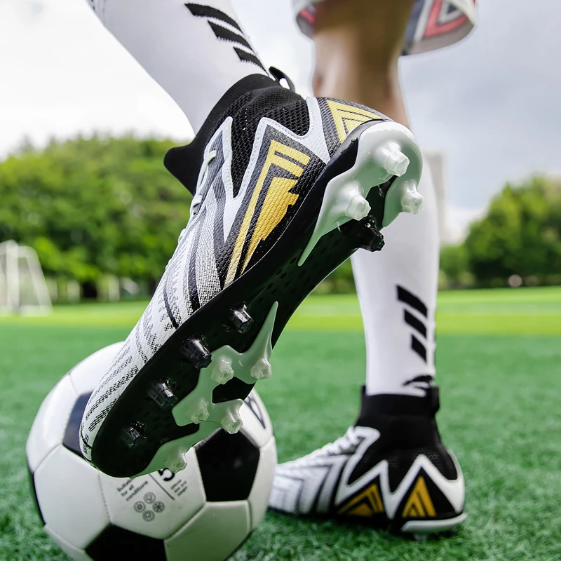 Luson Factory Custom wholesale Hot sale Cheap Outdoor Football Shoes Chuteiras Sepatu Indoor Soccer Shoes For Men