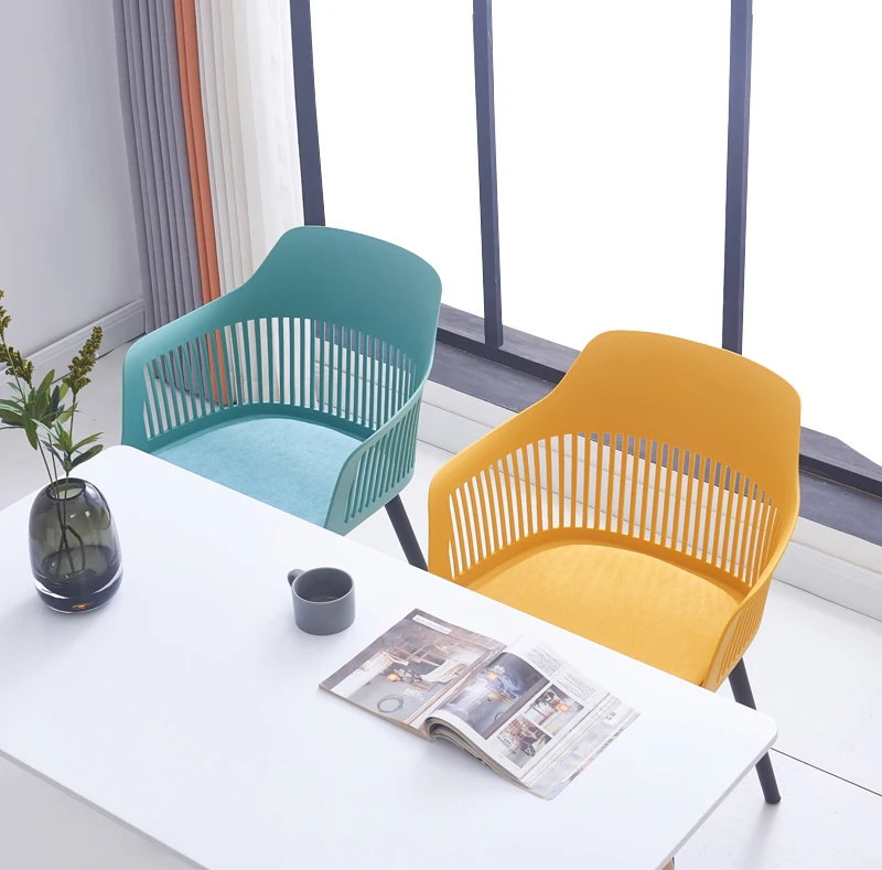 Contemporary Plastic Dinner Dining Chair PP Silla Wholesale Nordic Cafe Stackable Plastic Dinning Chair for dining table
