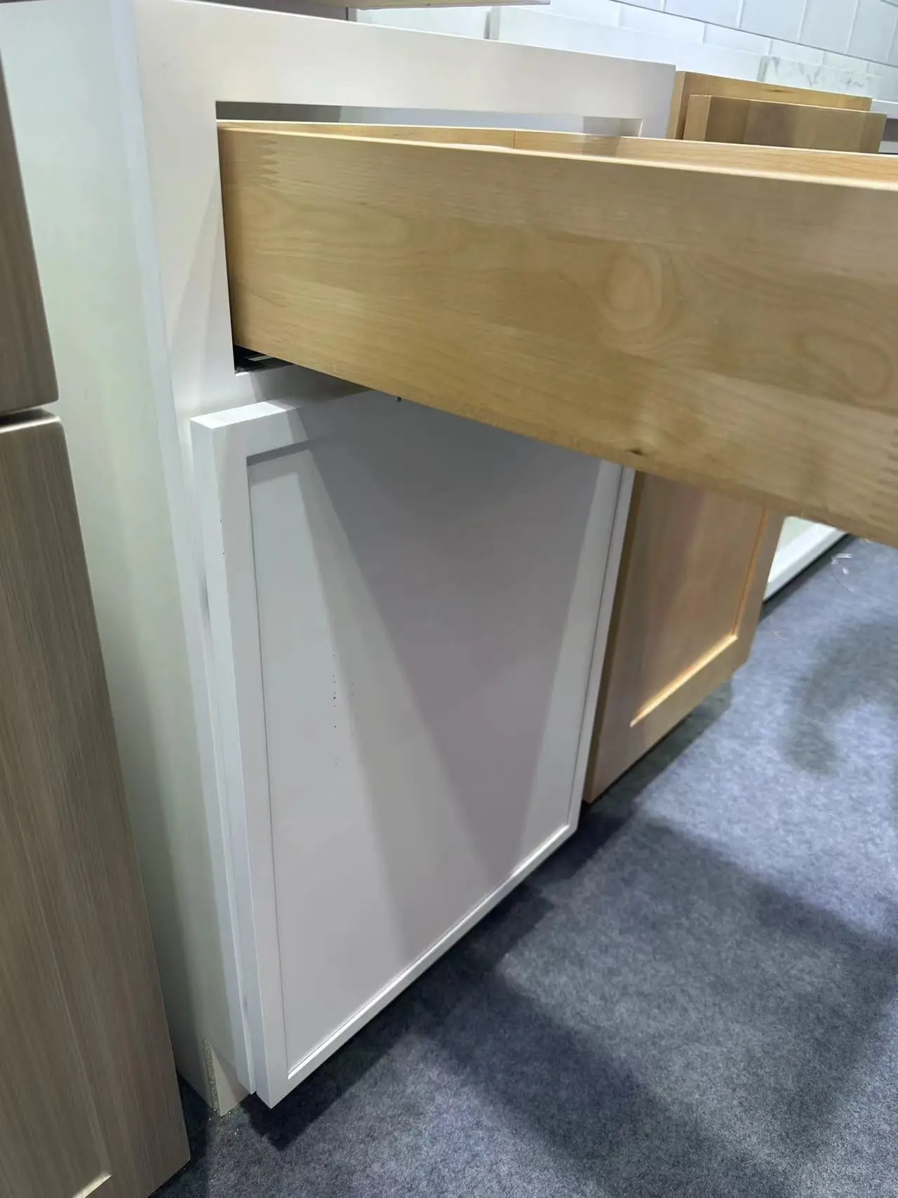Sanyang Custom Modern Luxury Style Kitchen Cabinet Solid Wood MDF Lacquer Acrylic PVC Door Includes Sink Hinge Drawer Slide