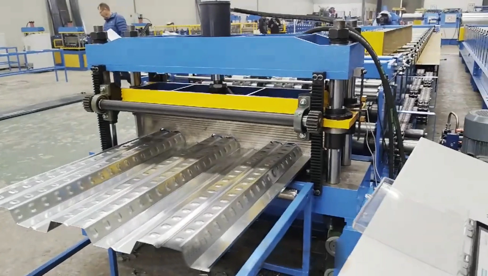 Dovetail re-entrant composite metal floor decking profile rolling forming machine