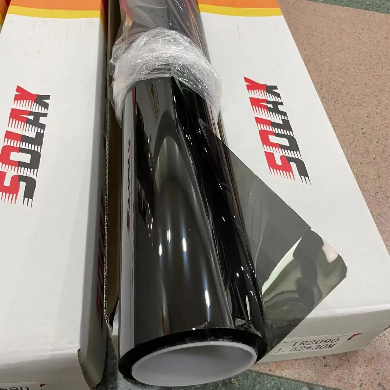 Солнцезащитная 90% ИК-отторжение внутри прозрачная 99% анти-УФ нано-керамическая пленка черного цвета солнечная