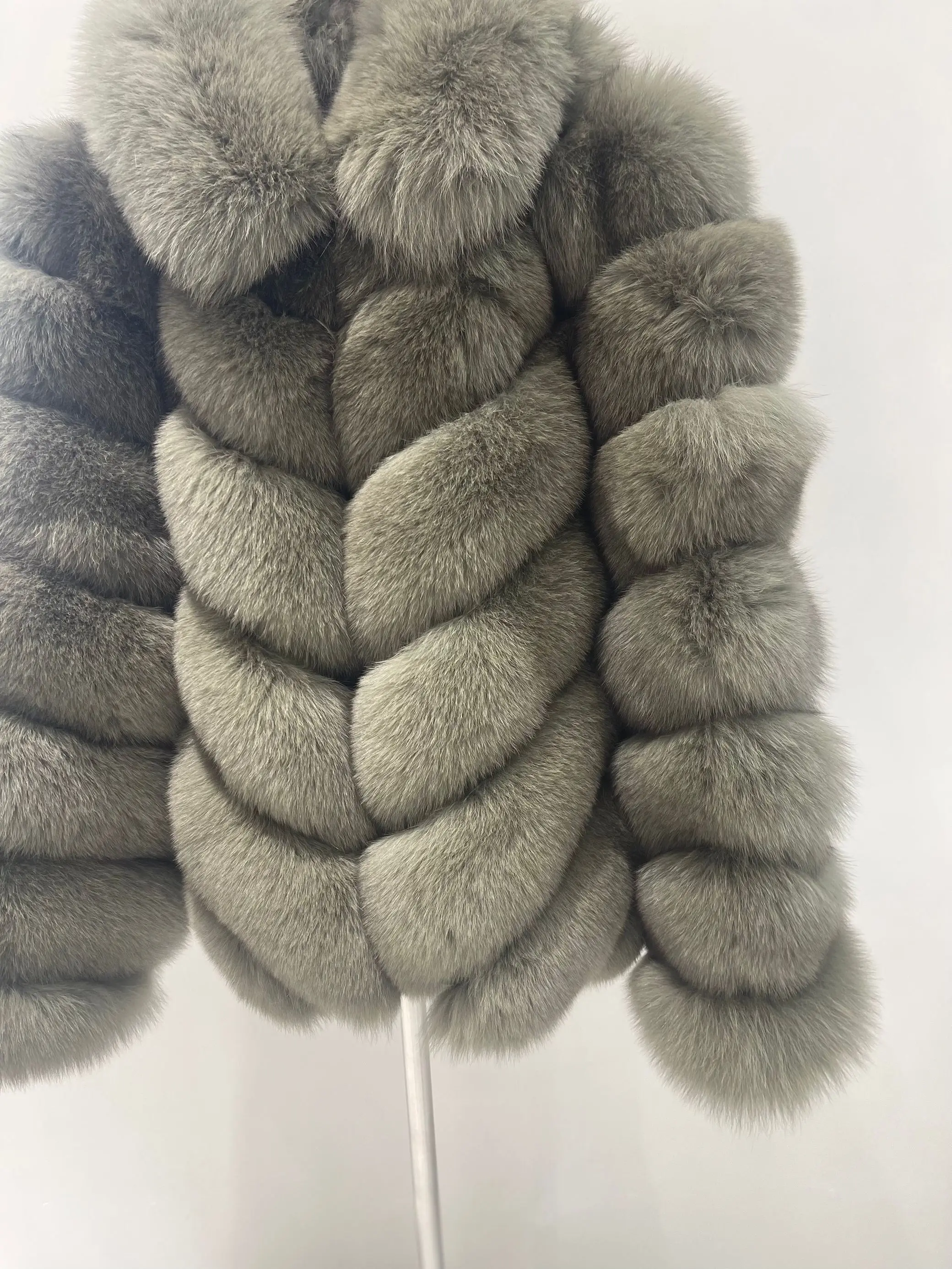 China Factory Wholesale Grey Short Real Fox Fur Luxury Coat Women Winter Warm Coat