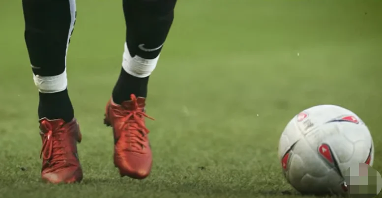 Skin-friendly Self Adhesive Bandage Wrap Athletic Elastic Cohesive Bandage Football Sock Tape 5.0cm*4.5m