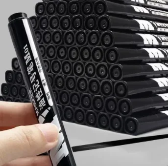 Wholesale Black waterproof Permanent Marker with logo Multi-purpose Fabric Marker Paint Marker Smooth Writing School 3 colors