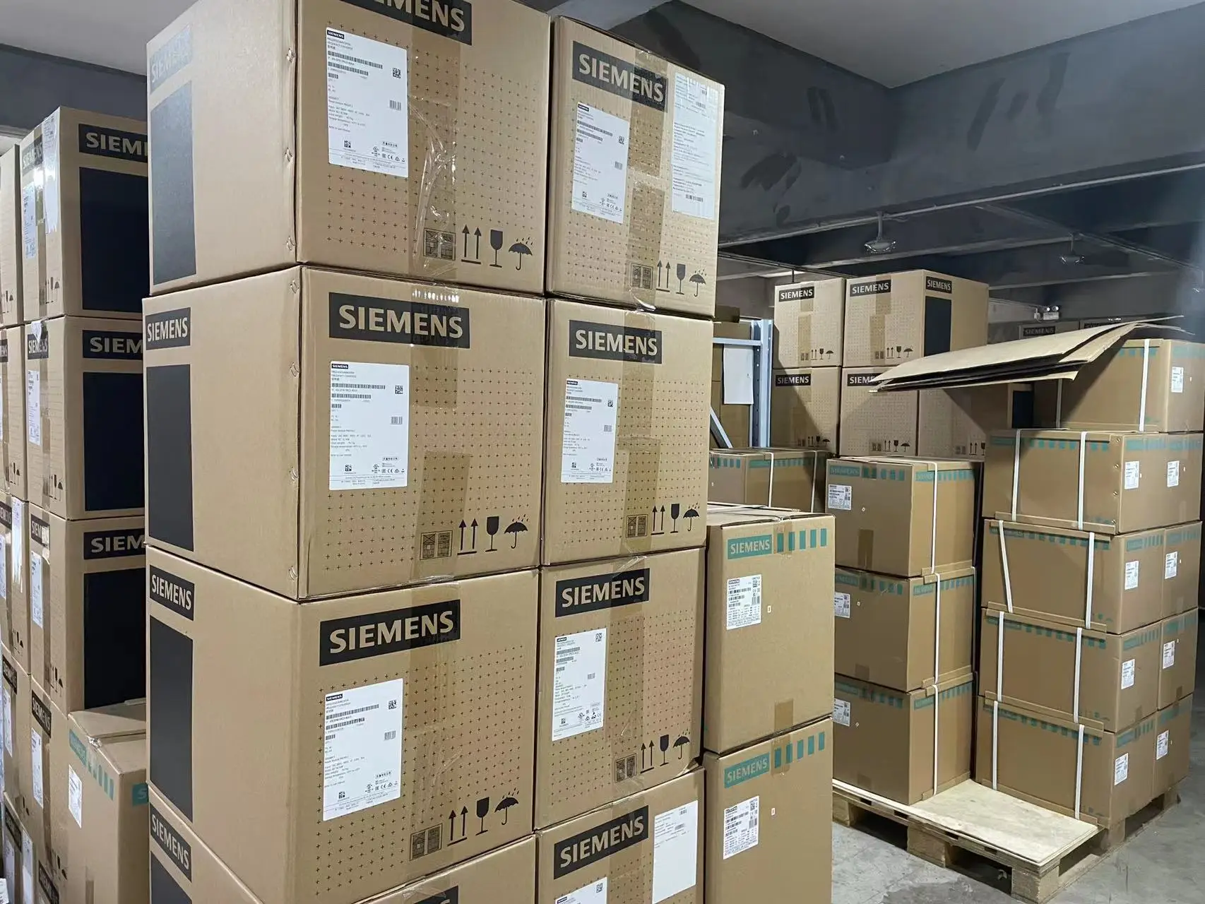 6AV6381-2AA07-5AV3Siemens SIMATIC WinCC RT software upgrade (Asia) from V7.2/7.3 to V7.5 SP2 for SIMATIC WinCC running software