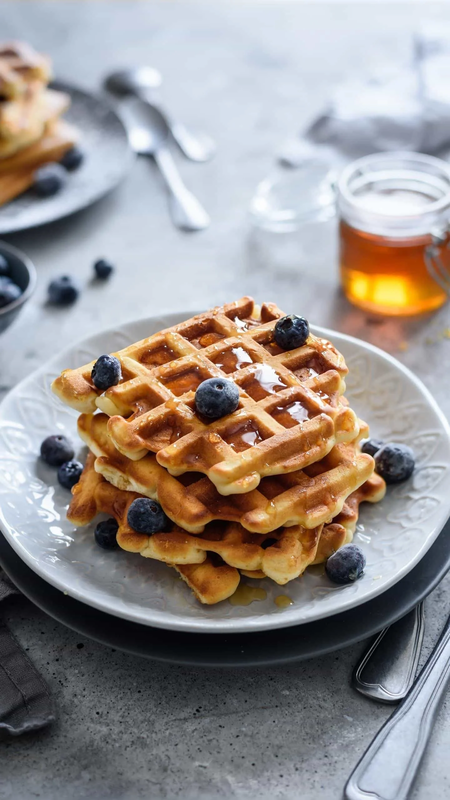 Non-Stick Cooking Mini Personal Electric Waffle Makers For Sandwich Donut Hash Browns Toast Grilled Cheese Quesadilla Cookies