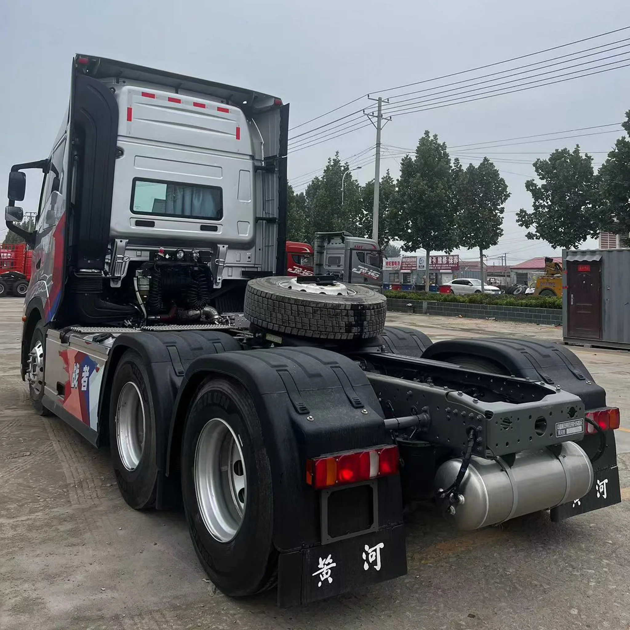 Hot Sale Tractor Huanghe X7 6X4 Euro 6 Fuel Gas Airbag Bridge Automatic Transmission
