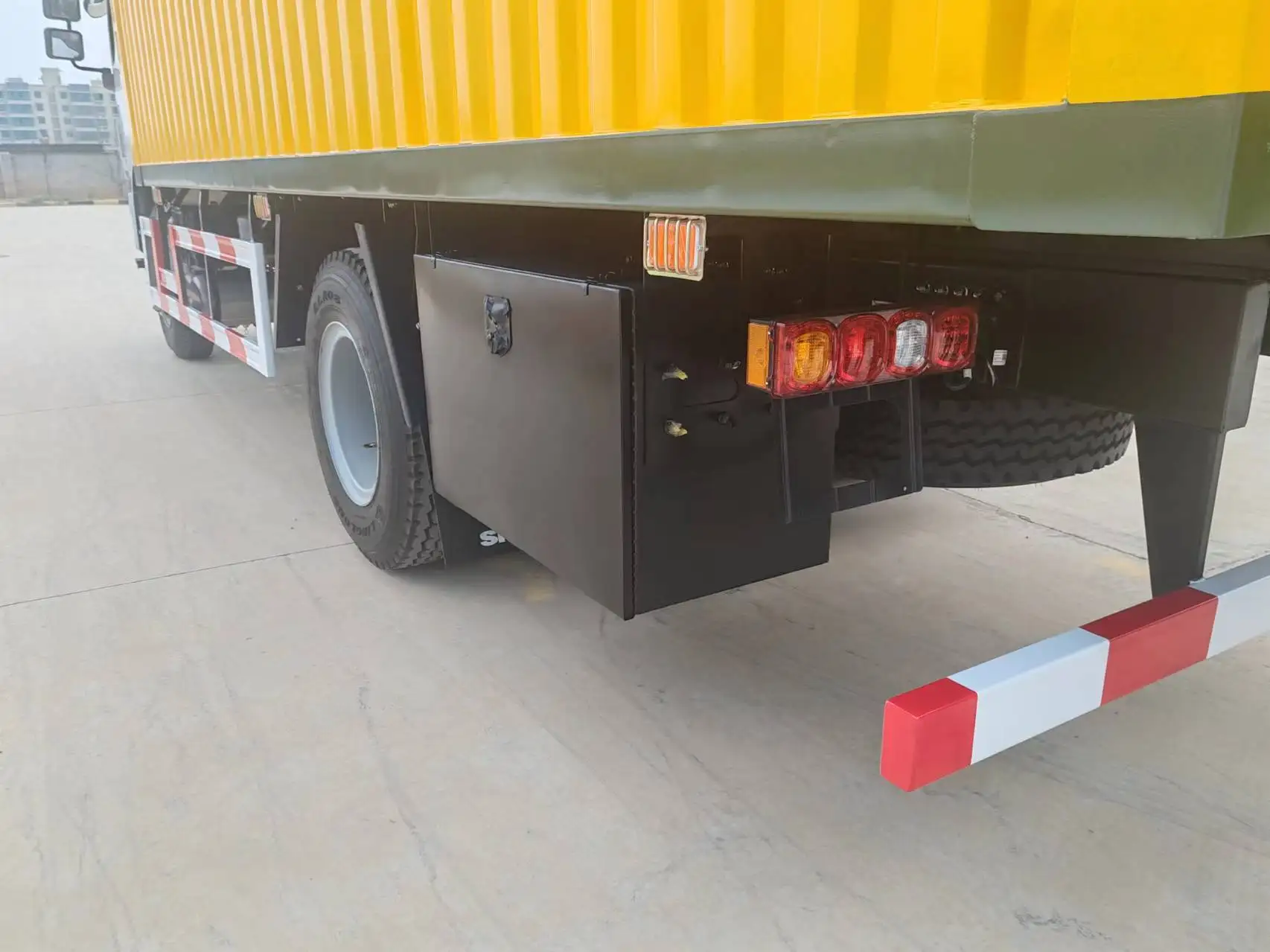Новый Подержанный 8 10 12 15 тонн Shacman L3000 длинный багажник фургон 4 х2 привод закрытый грузовой автомобиль для продажи