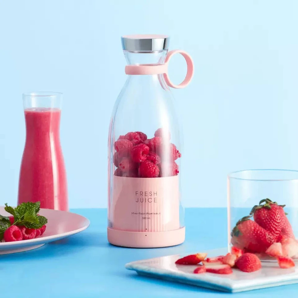 High Quality Fruit Extractor Blender Wholesale Magnet Charging Waterproof Juice Blender for Travel