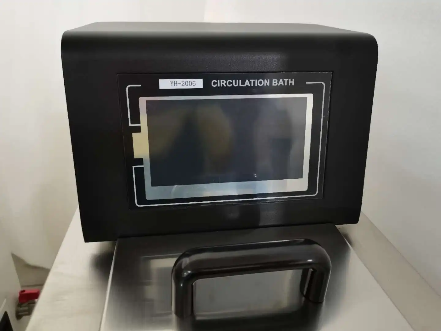 DC Series Thermostatic Water Bath. (heating and cooling bath)