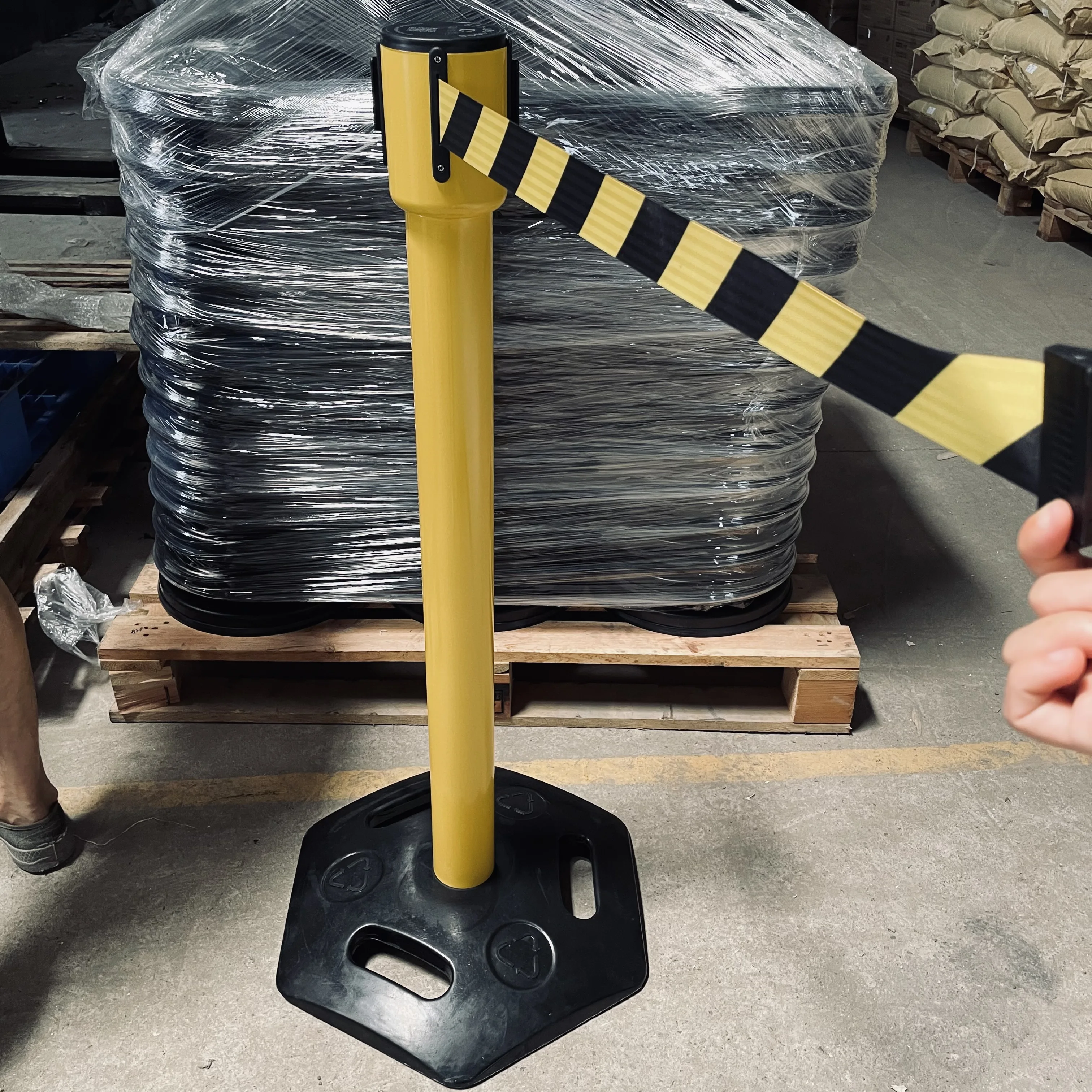 yellow Queue Line Divider Pole Tape Queue Barrier Crowd Control Retractable 10m Belt Post Stanchions for Sale