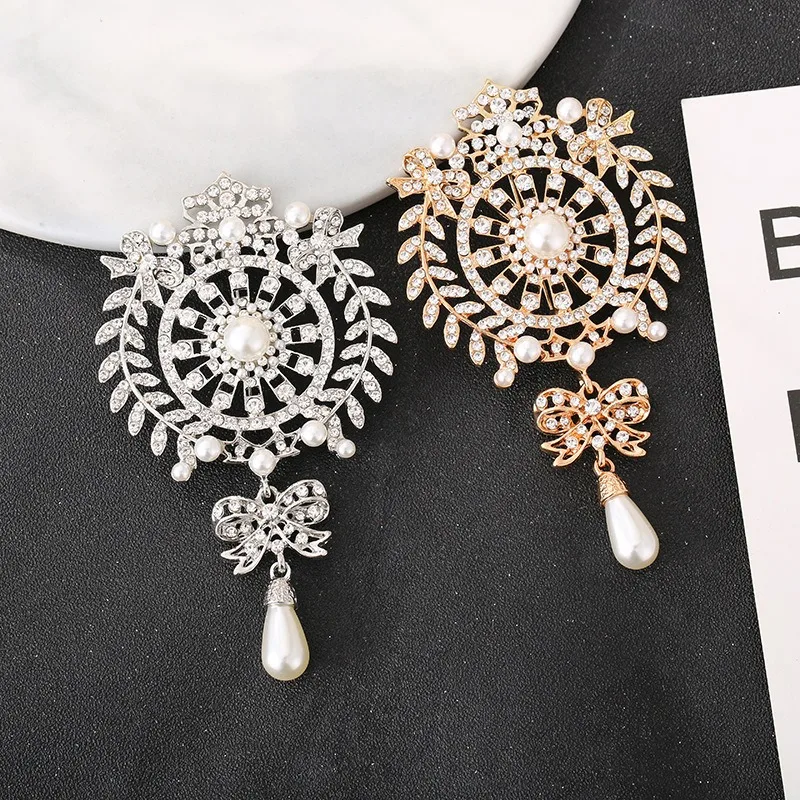Korean Style Fashionable Classical Patterned Portrait Brooch Small Fragrant Wind Butterfly Cat Letter Brooch Accessory