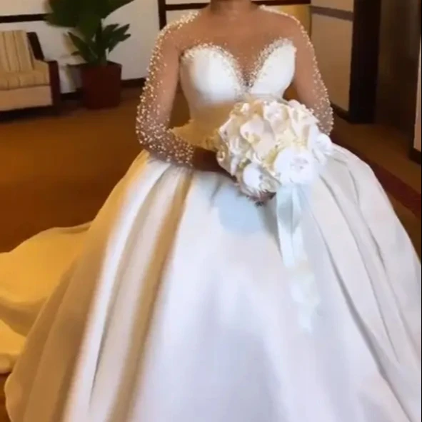 S8762F  2024 Bohemian Style with Long-Sleeved Off-Shoulder Design and Big Tail Chapel Train Hepben Luxurious Lace Wedding Dress