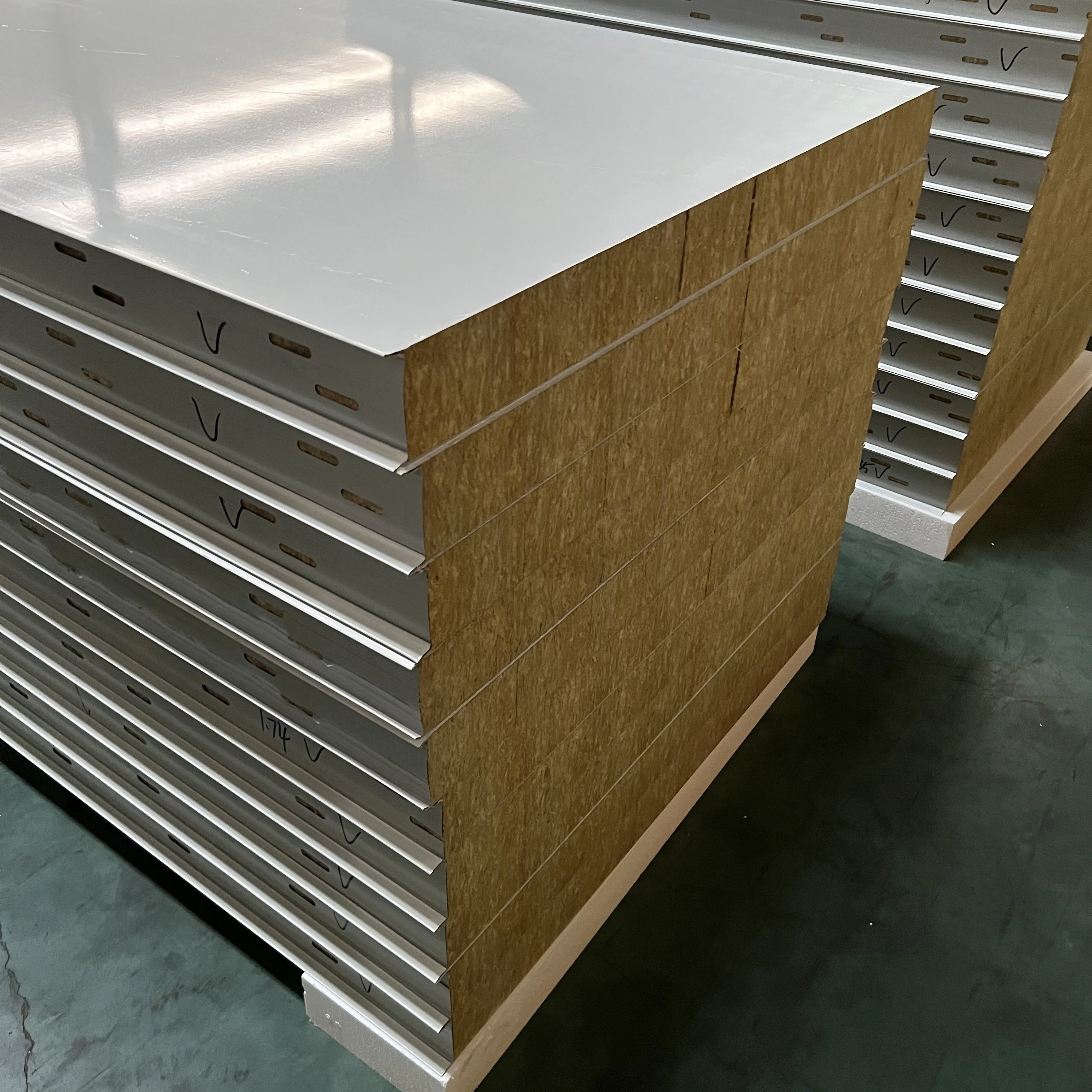 GMP Standard Pharmaceutical Clean Room Used Rock Wool Insulated Sandwich Panels