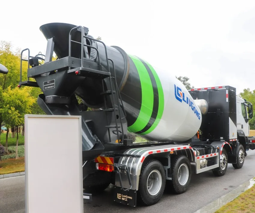 Dongfeng 8x4 type 12 m3 concrete mixer truck Cummins 315 Hp engine E0 RHD cement truck
