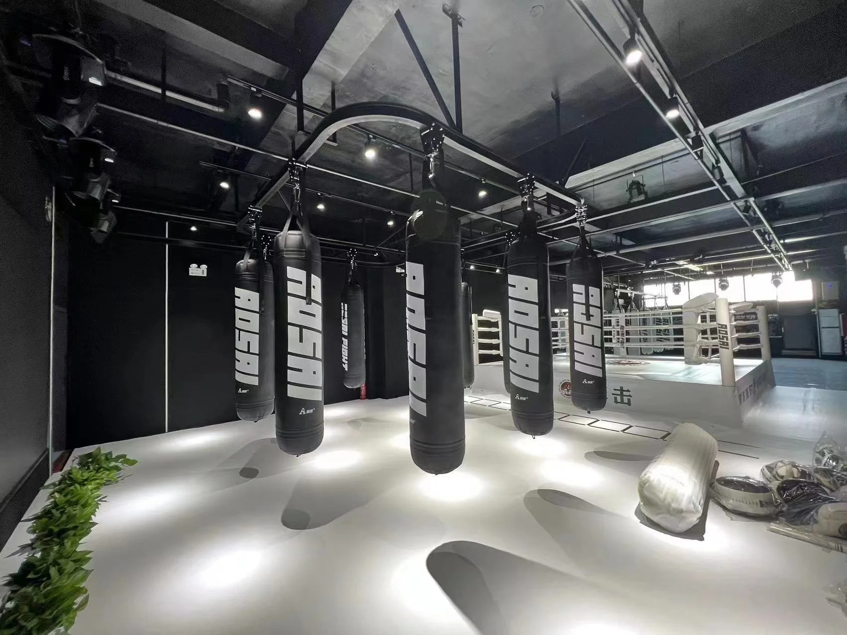 High quality wall mount punching boxing bag slides boxing stand rail racks