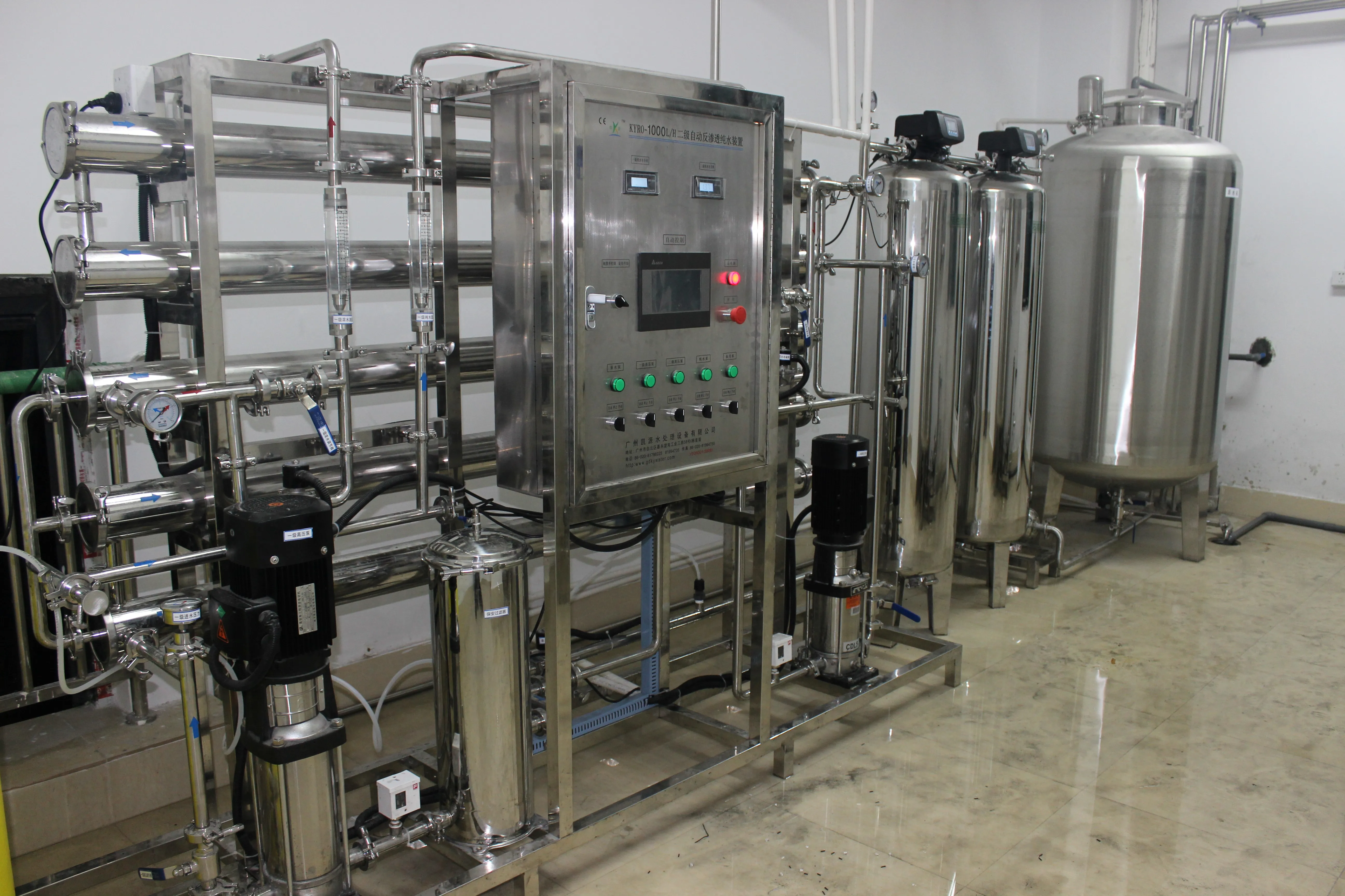 Small Factory Water Treatment Equipment Groundwater Well Water Reverse Osmosis Machinery RO Filter Mineral Water Making Machine