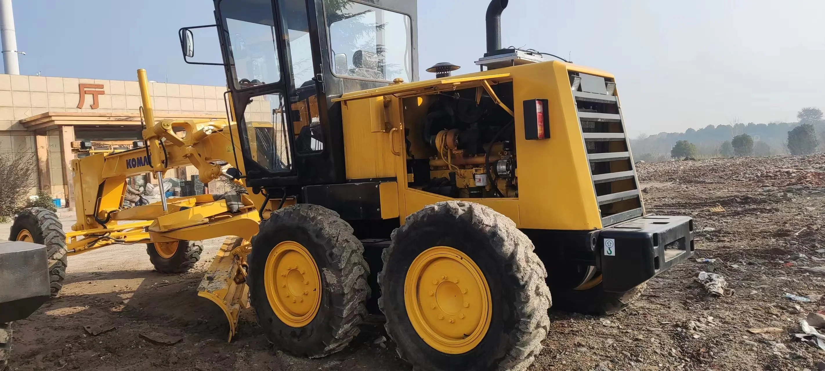 Used KOMATSU GD655 motor grader for canted surfaces strong power high quality