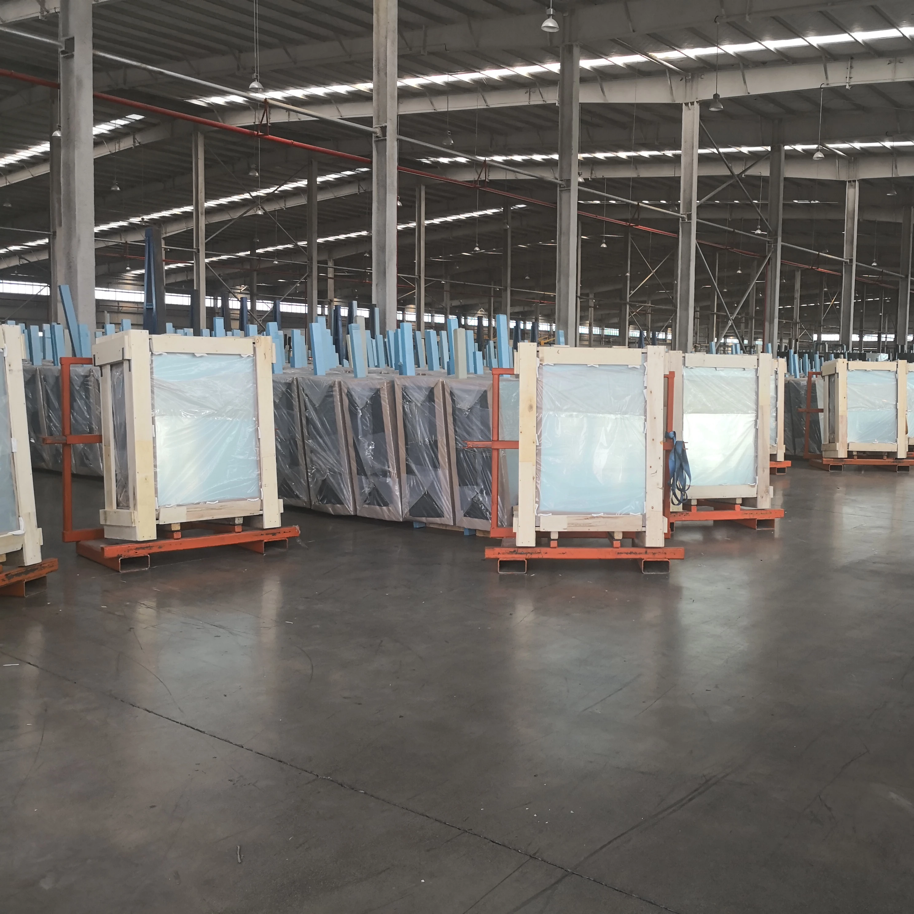 Профессиональный производитель цветное стекло 5 мм светоотражающее синее затемненное закаленное для