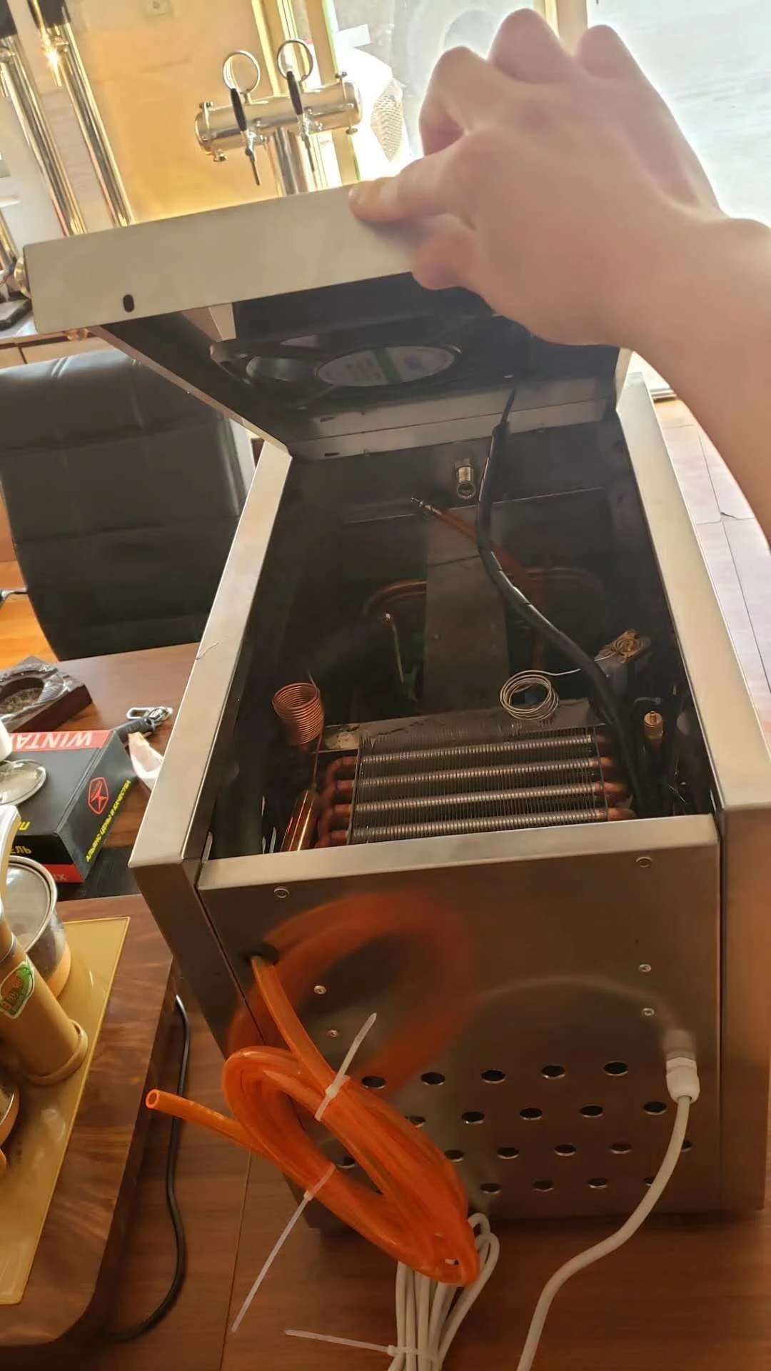 
Manufacturer Custom High Quality Desktop Beer Dispenser with Compressor Cooling 