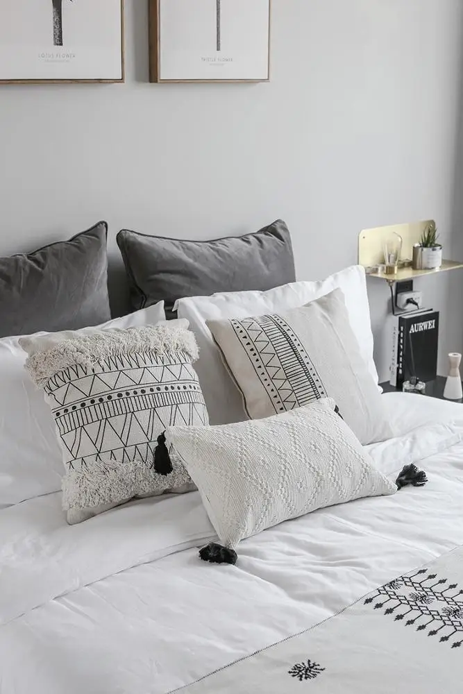 
Nordic style Moroccan black and white fringed pillowcase rest assured 45*45CM pillow sofa backrest factory cheap custom pillow 