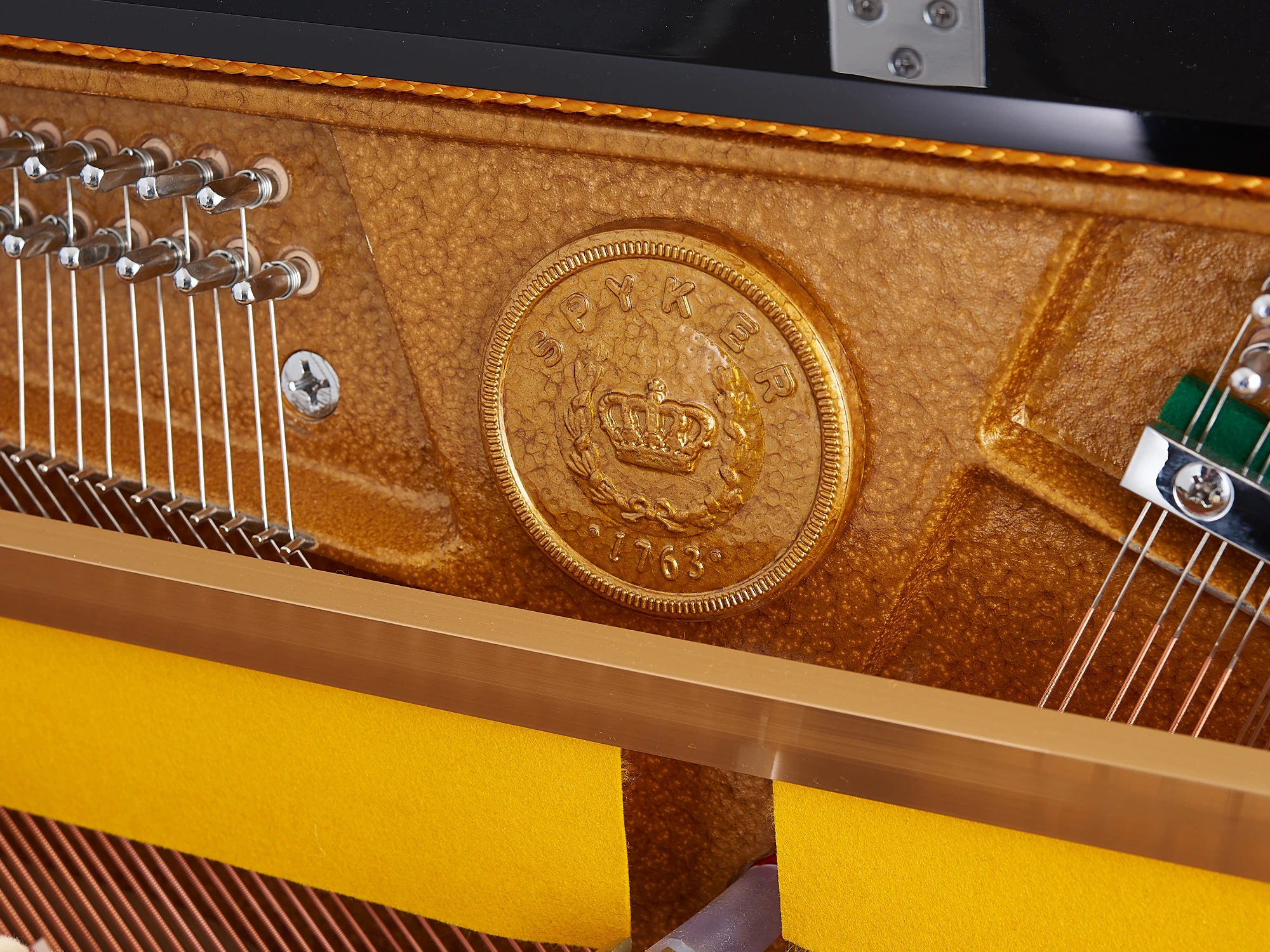 HD-L122G High Tech Painted Upright Acoustic Piano 88 Keys Factory Outlet Piano