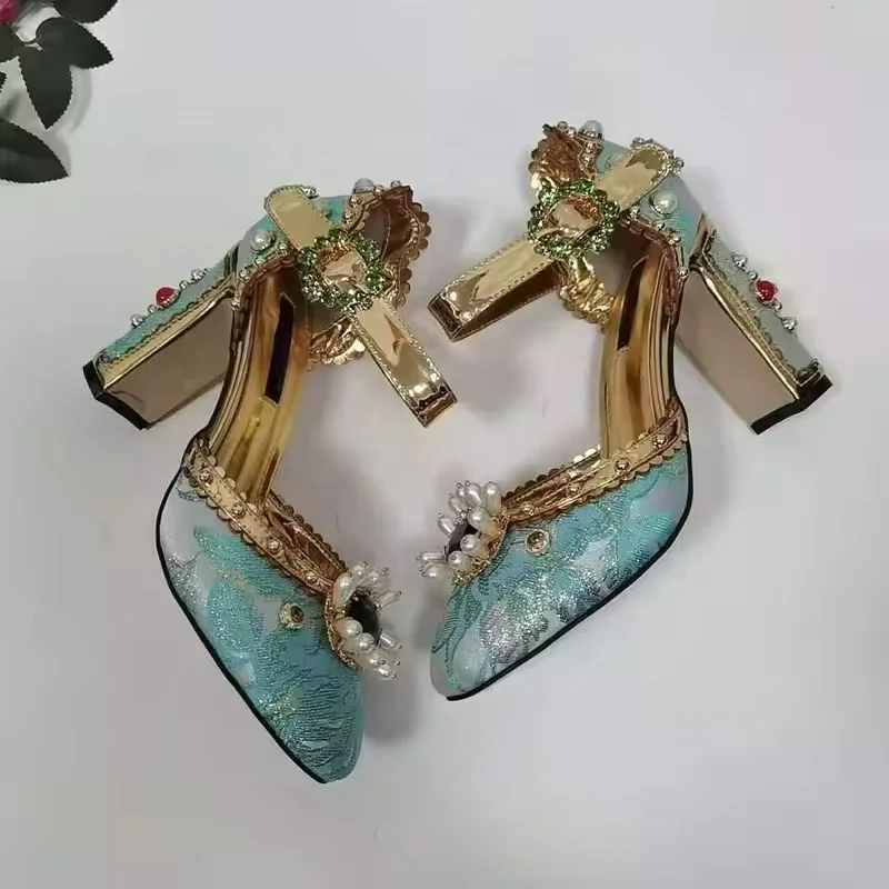 Женские босоножки со стразами
