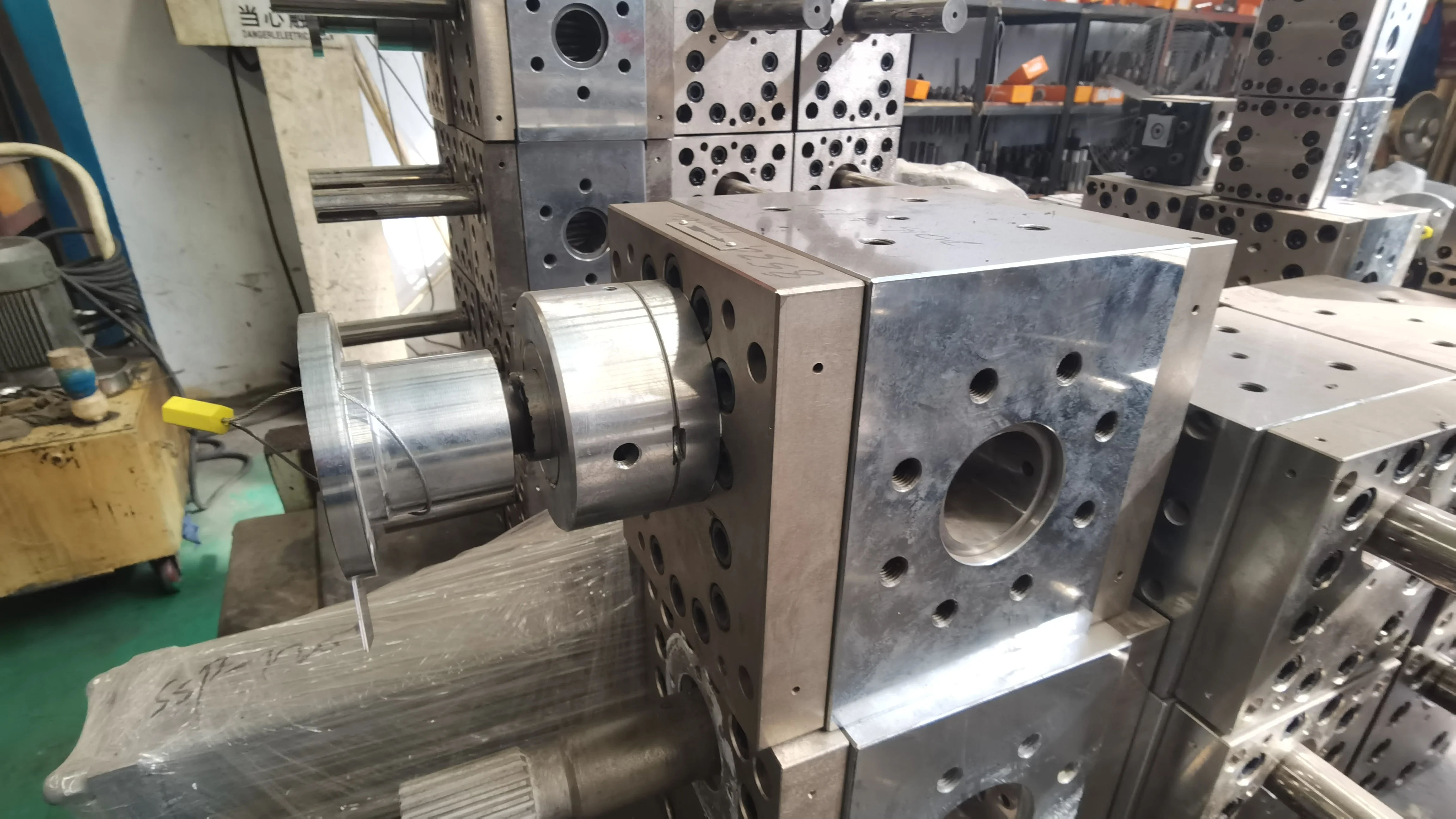 extrusion gear metering melt pump for pp extruder SJ45 for melt-blown nonwovens