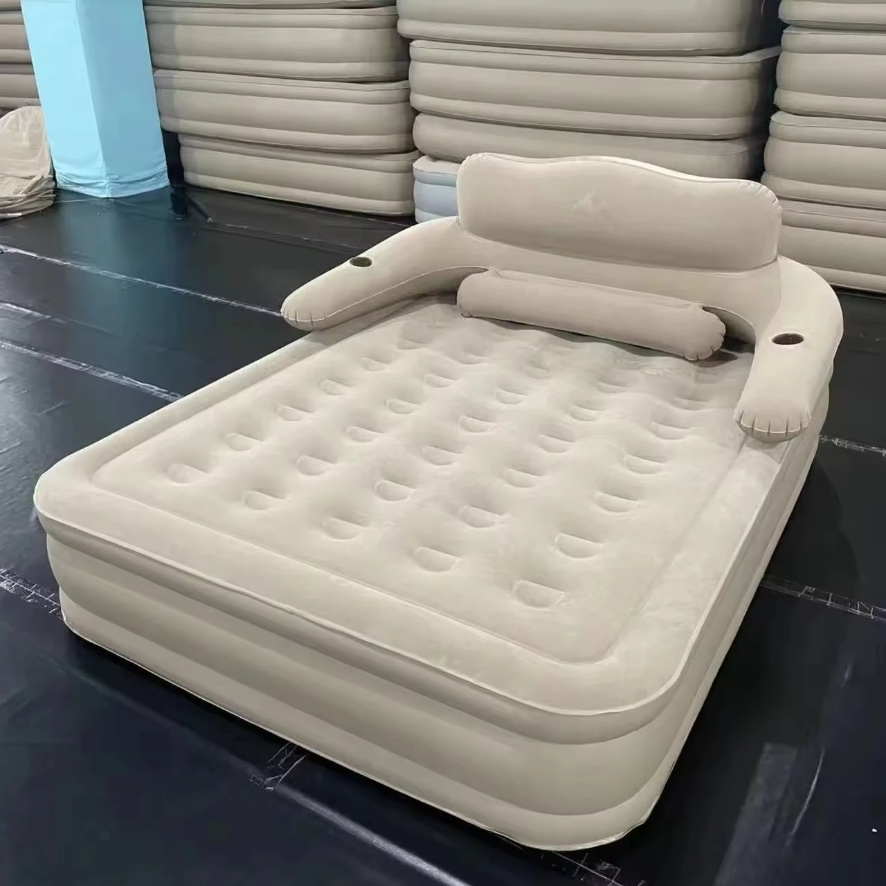Надувная кровать размера «King-Size» со встроенным насосом надувной матрас
