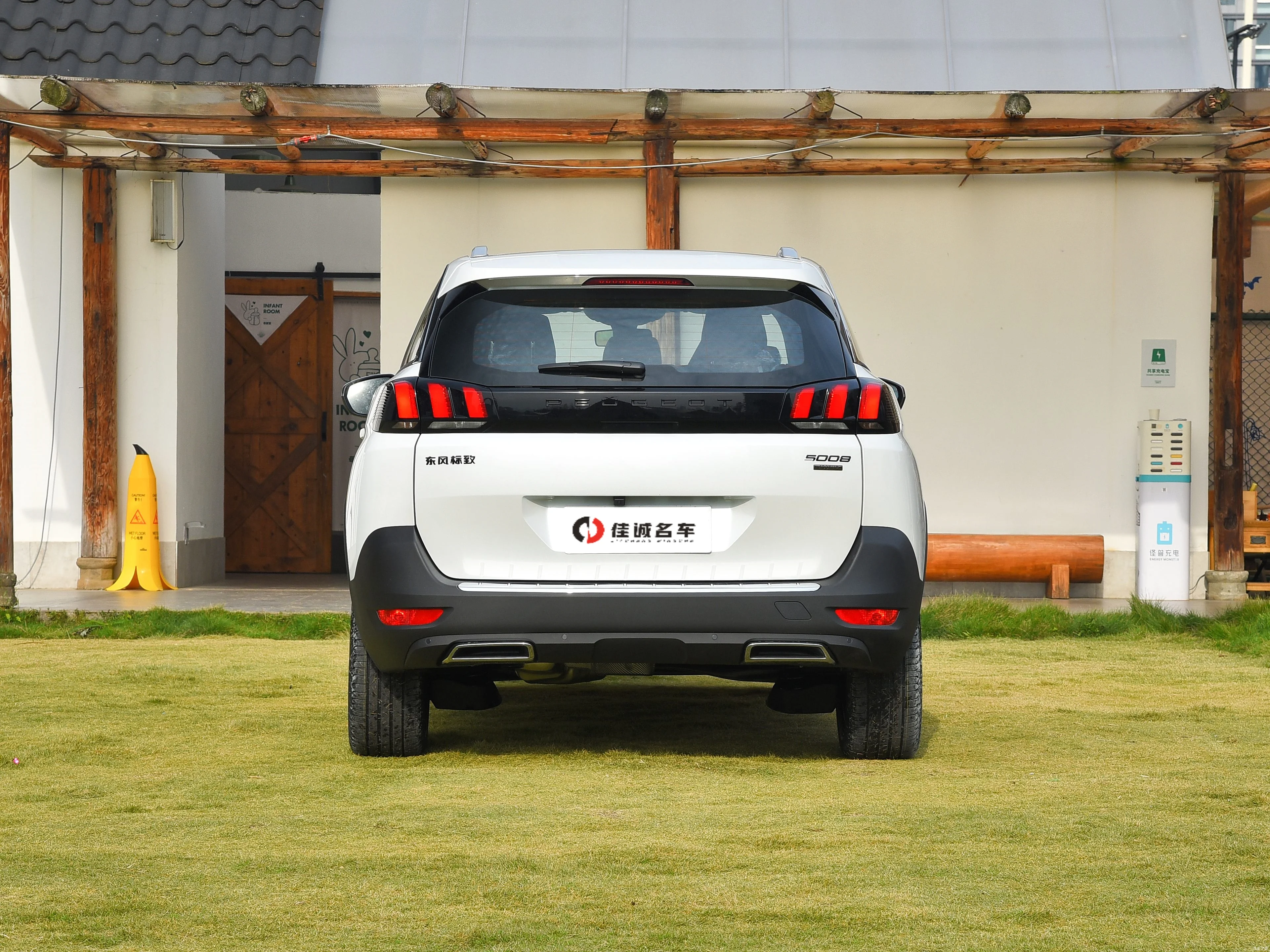 DongFeng Peugeot 5008 New Mid-Size SUV 1.8T 211 Horsepower L4 Automatic Gas Engine 8-Speed 5-Seater Petrol Car Left Steering