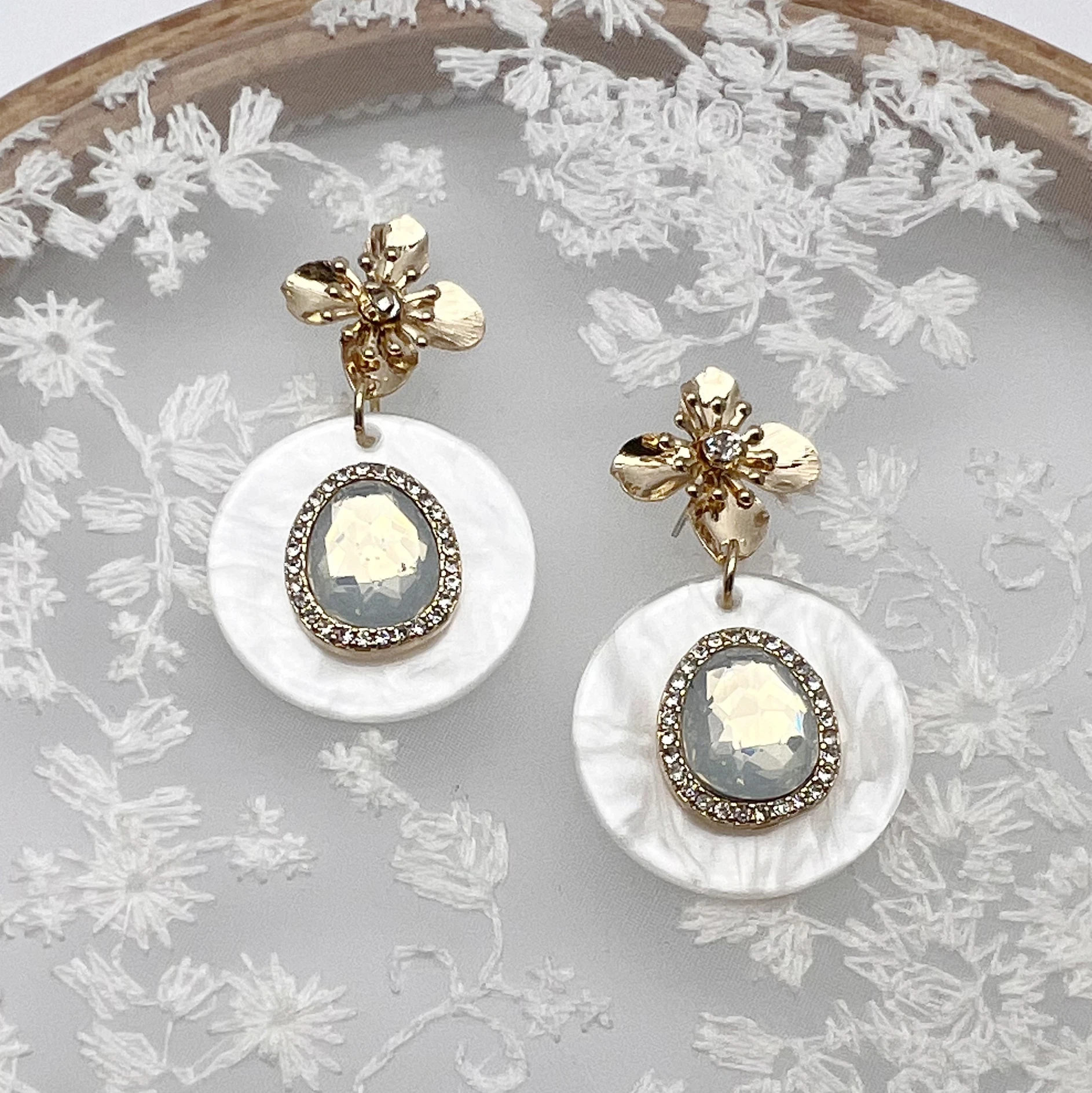 2022 fashional new style flower with glass round white Acetate plate drop earring for women