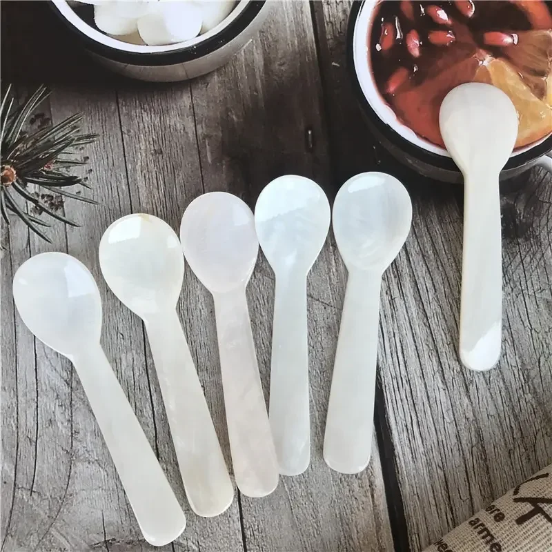 Customized logo white 9cm exquisite natural shell caviar spoon mother of pearl spoon