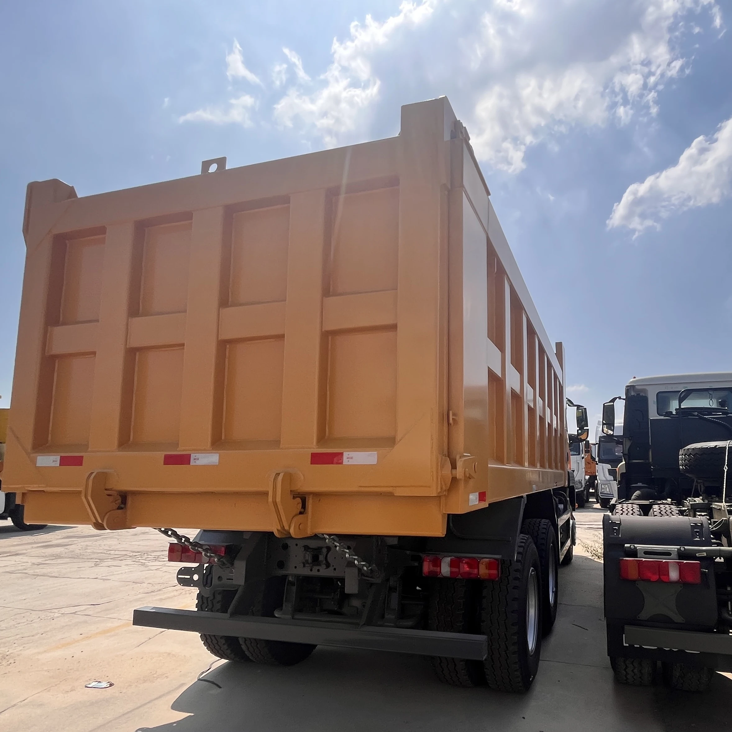 best seller Chinese sinotruck howo 30tons 6*4 371hp dump tipper truck for sale