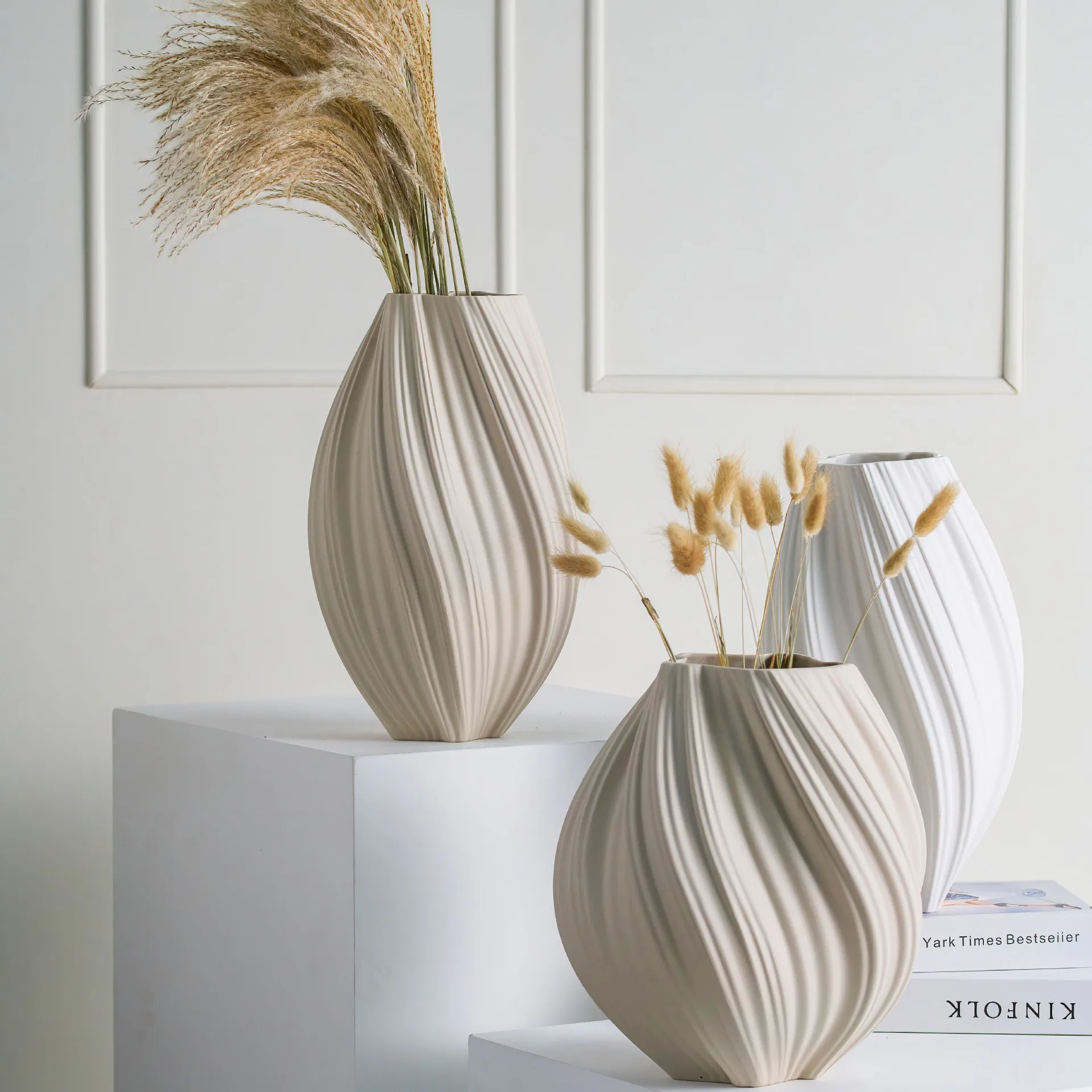 Simple Wholesale Custom Luxury Conical Vertical Texture Hotel Home Decoration Ceramic Vase Ornaments
