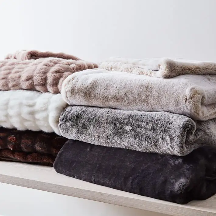 Luxury Faux Fur Oversized Throw Blanket with Plush Velvet Reverse