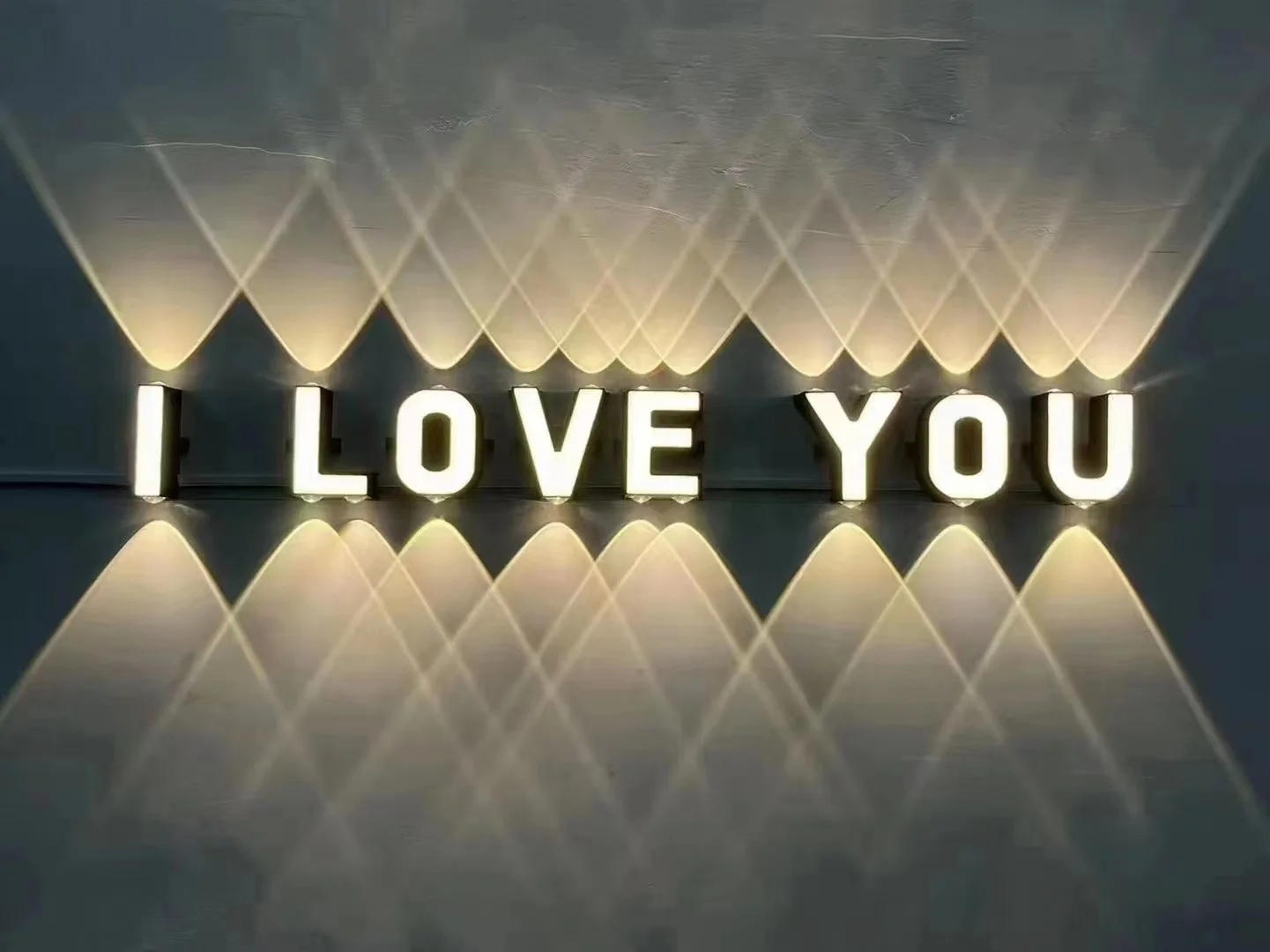 Настенный светильник 10 Вт, 11 Вт, 12 Вт, 24 буквы