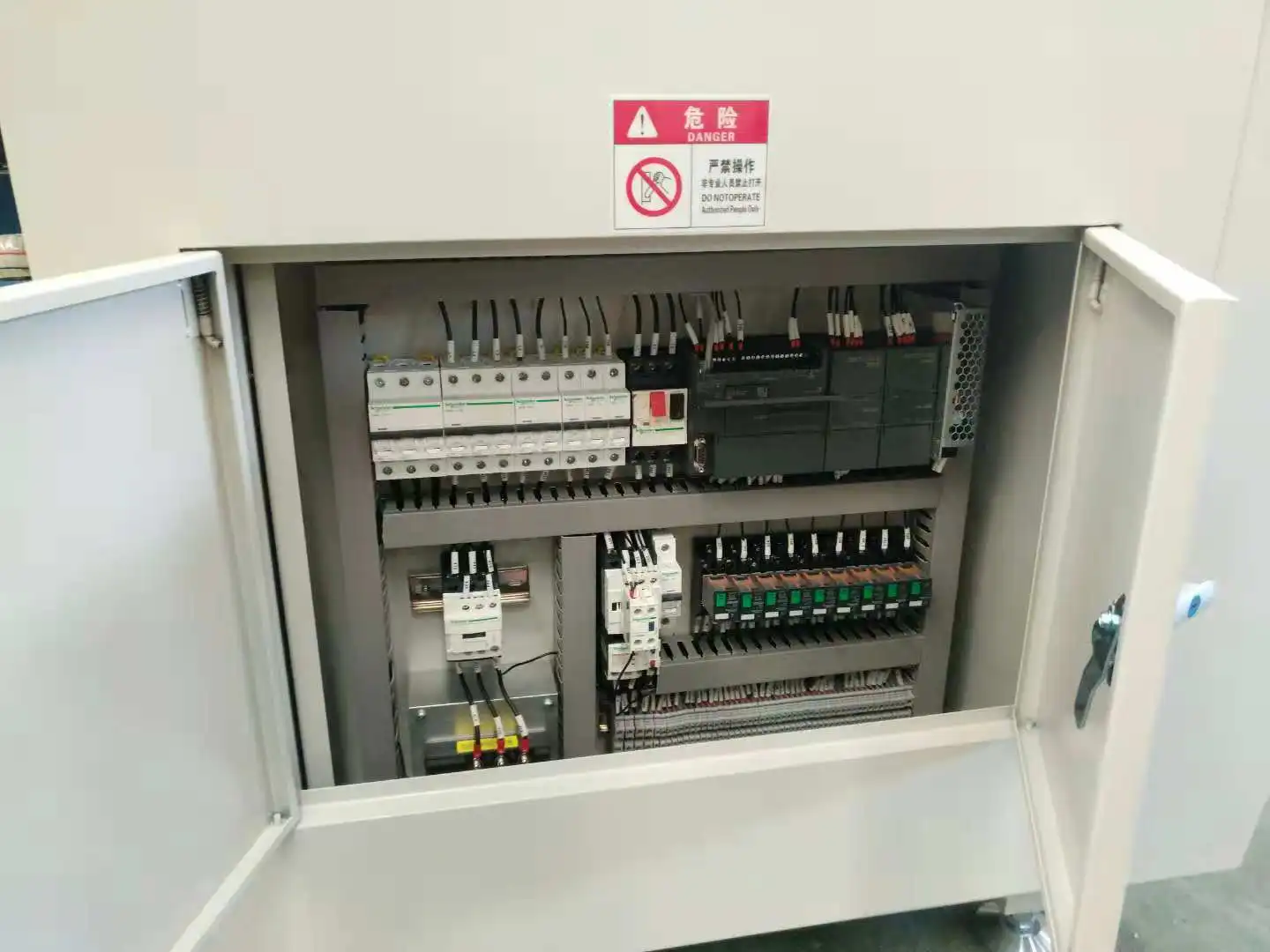 Radiant electrical heating laminator  perovskite solar module laminator