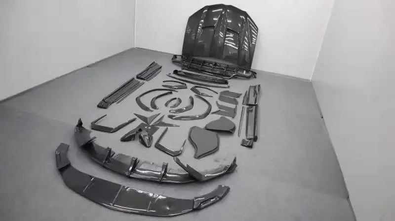 High Quality Dry Carbon Wet Carbon Fiber Full Body Kit For TopCar Design  URUS   Perfect Fitment