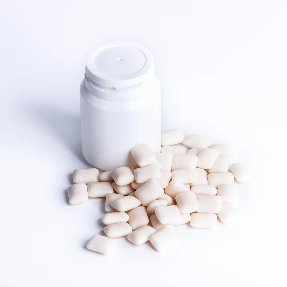 Sugar free chewing gum teeth care with zero-calorie sweeteners