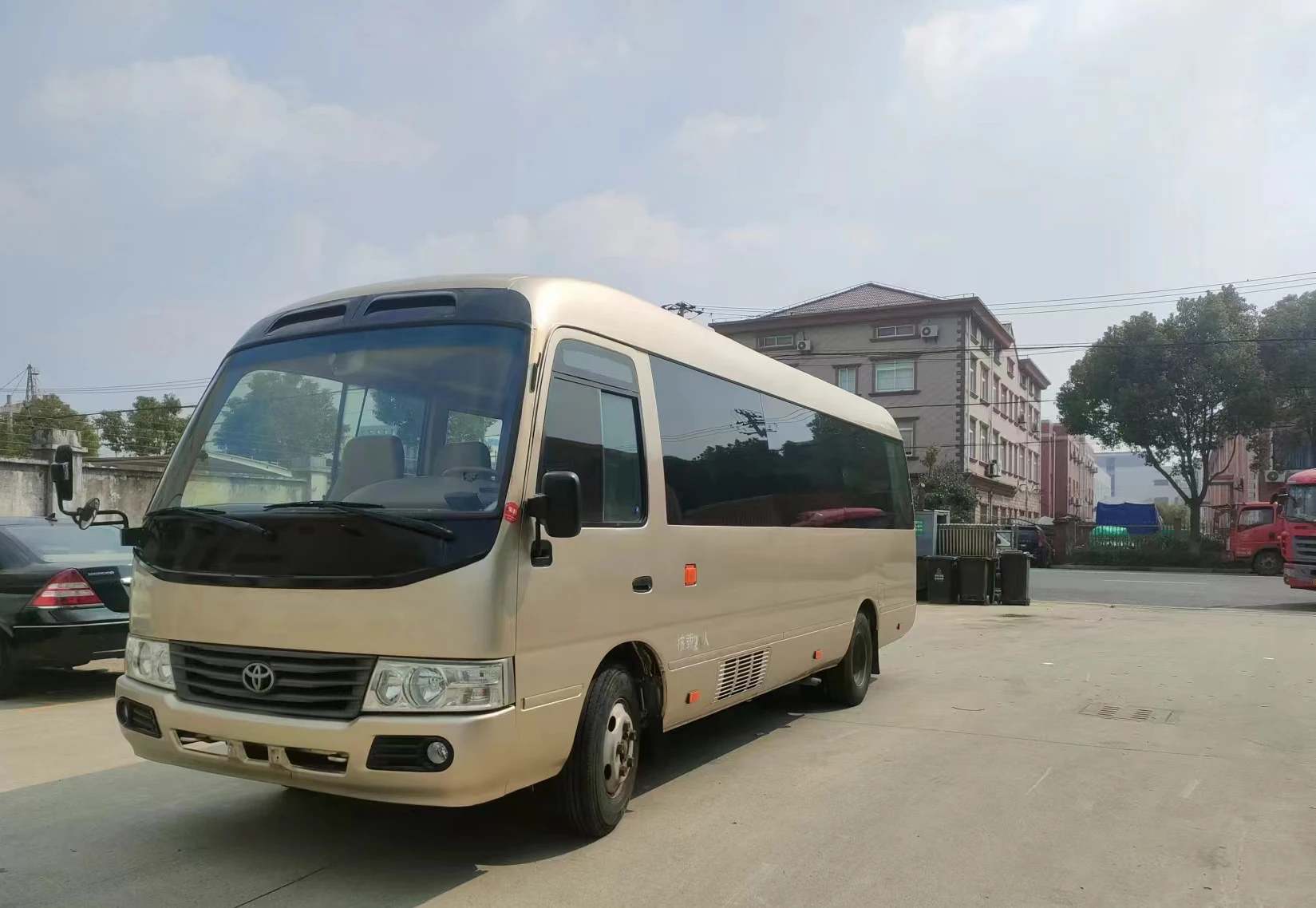 almost new condition coaster bus diesel manual 28  30 seats toyota tourist airport bus